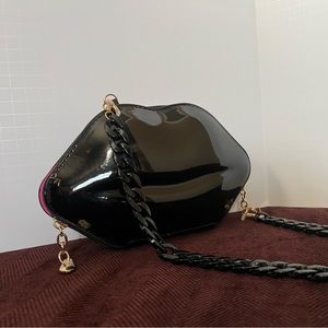 LIP SHAPED CLUTCH PURSE